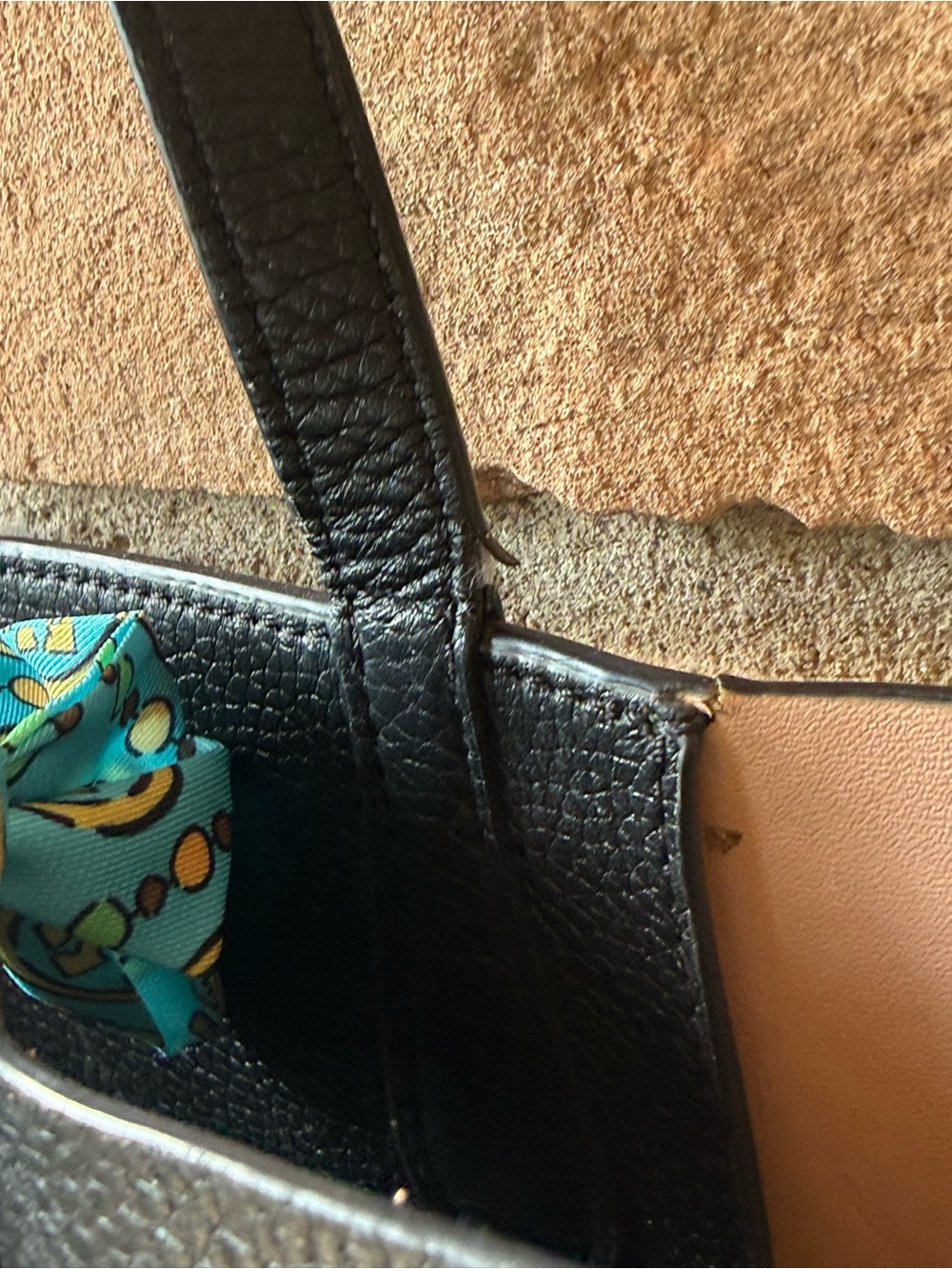 Tory Burch Pebbled leather handbag - Picture 3 of 14